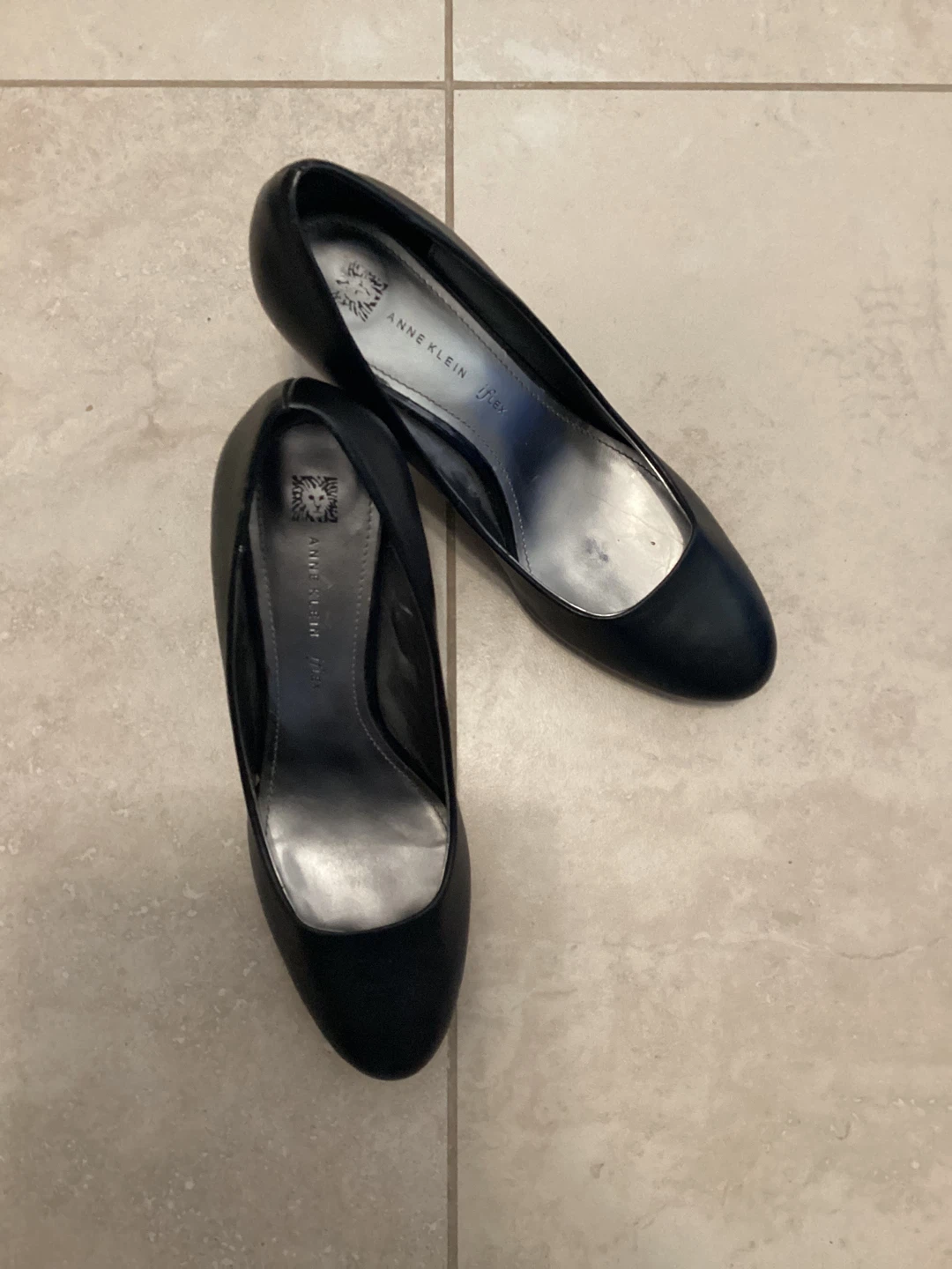 ANNE KLEIN LEATHER HEELS