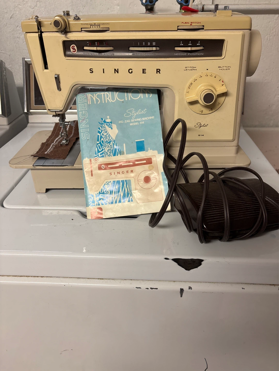 Singer Stylist Zig-Zag Sewing Machine Model 314