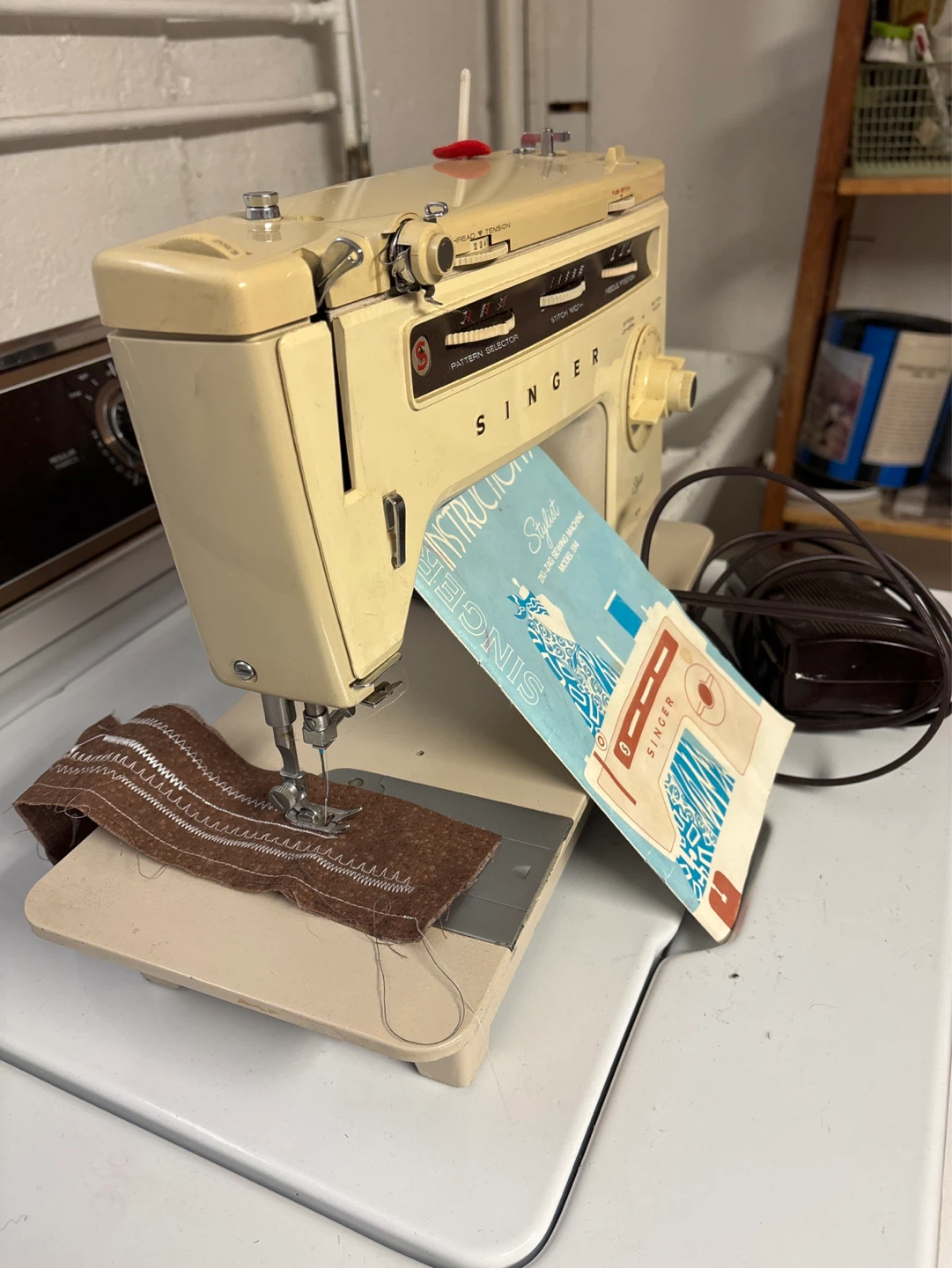 Singer Stylist Zig-Zag Sewing Machine Model 314 - photo 2