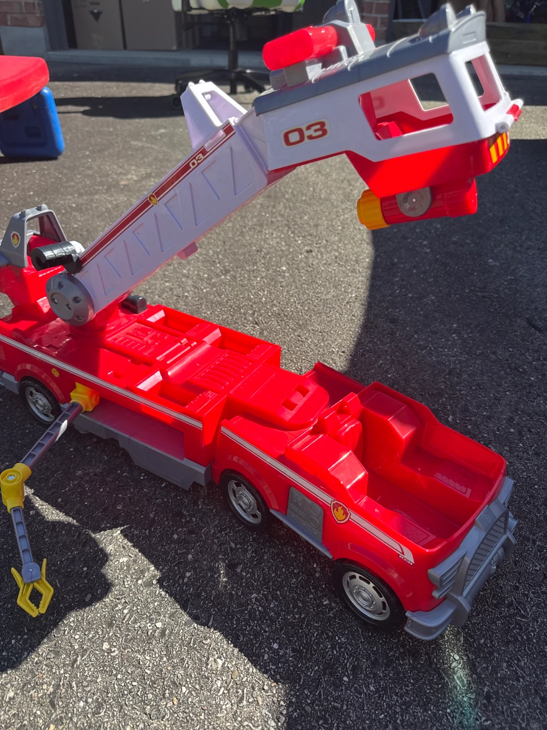 Paw Patrol Marshall's Fire Truck Toy - photo 2