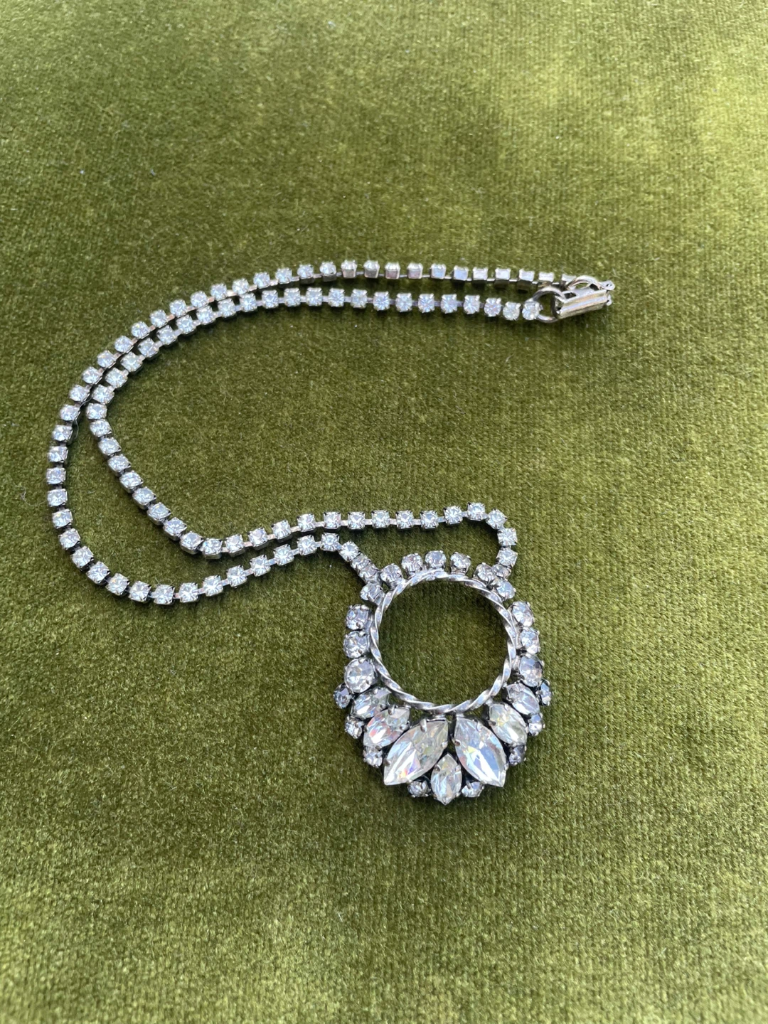 Sparkly Circle Pendant Necklace