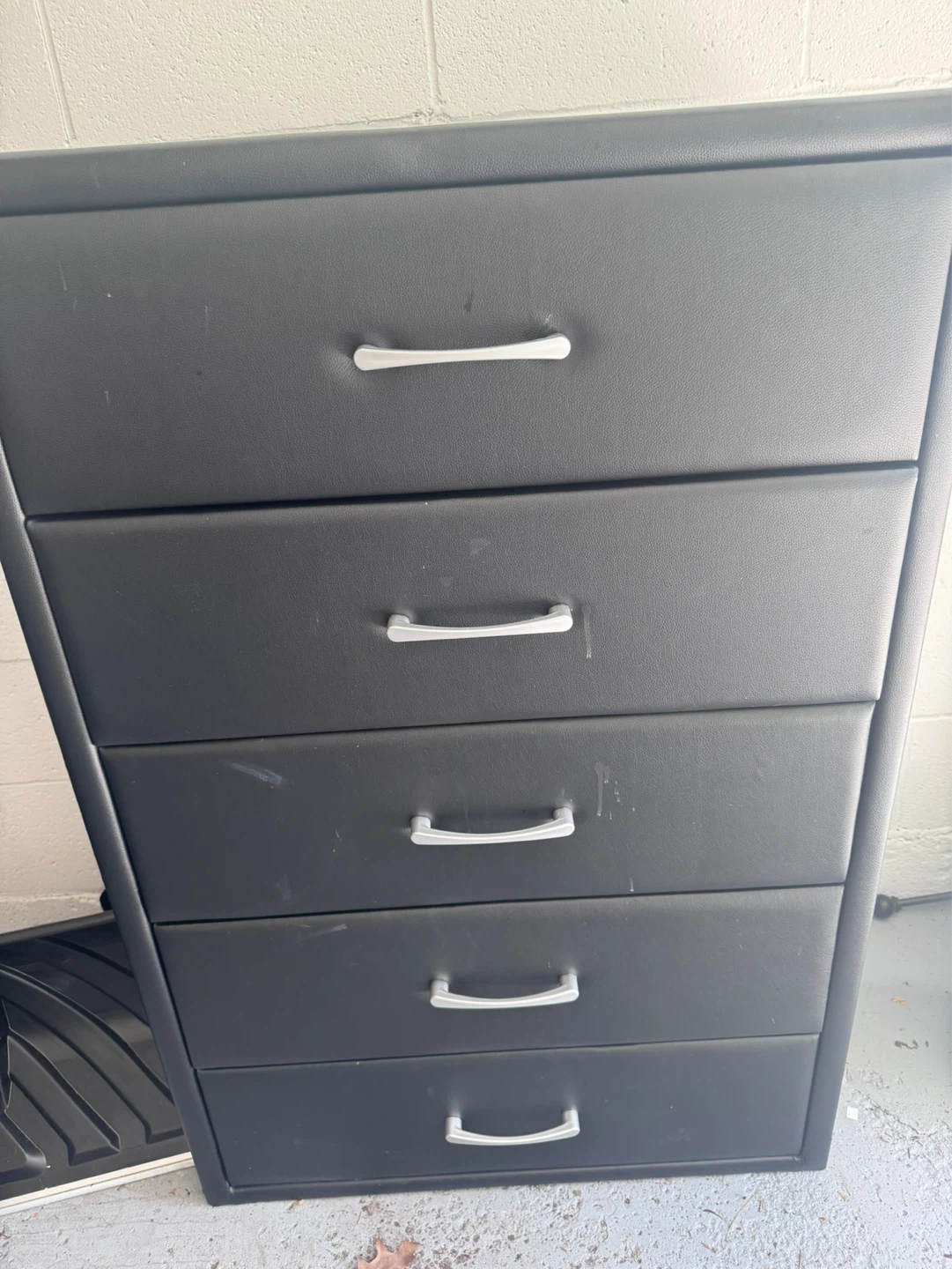 Black 5-Drawer Chest Dresser