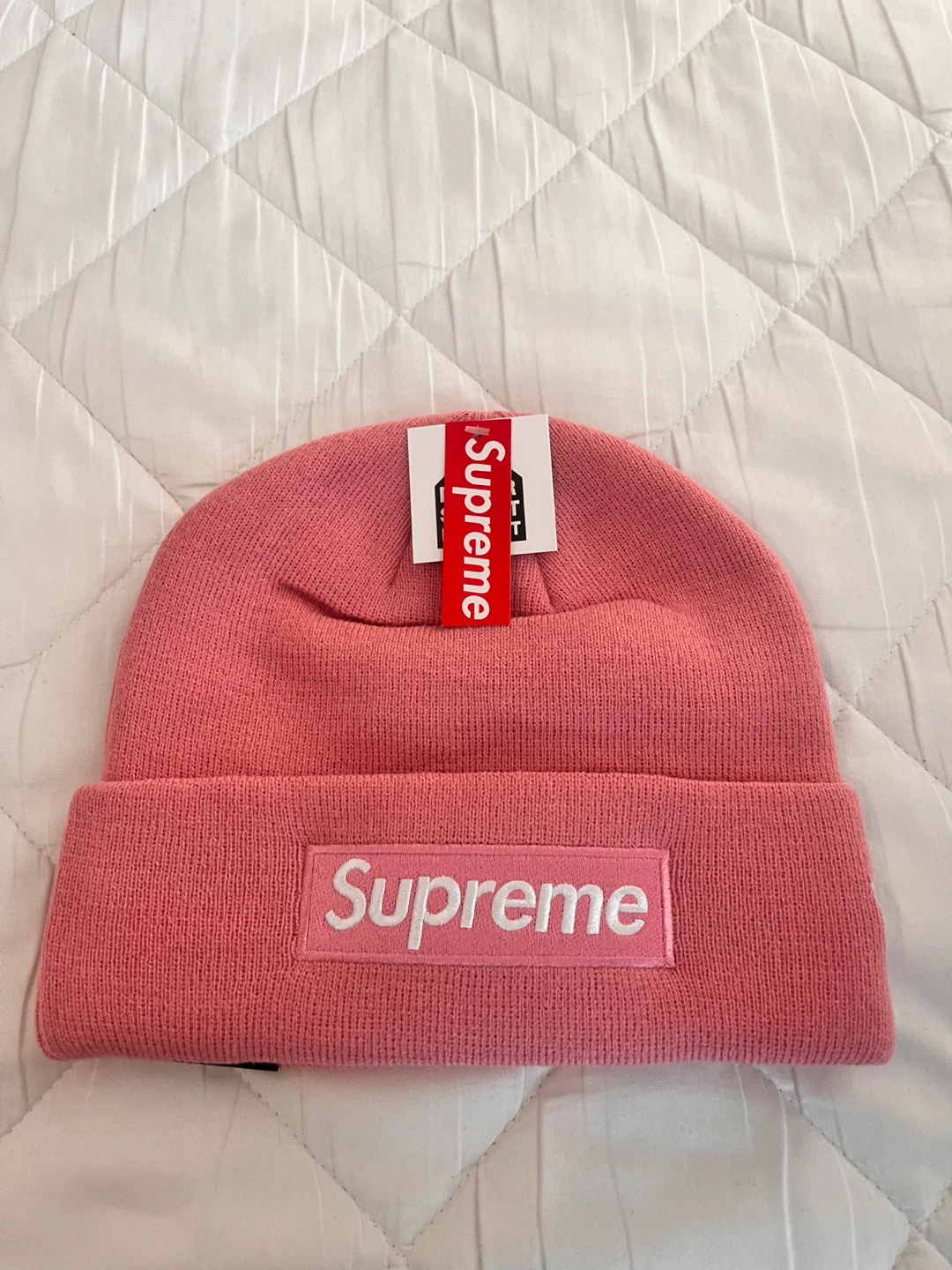 Supreme "World Famous" Beanie Pink