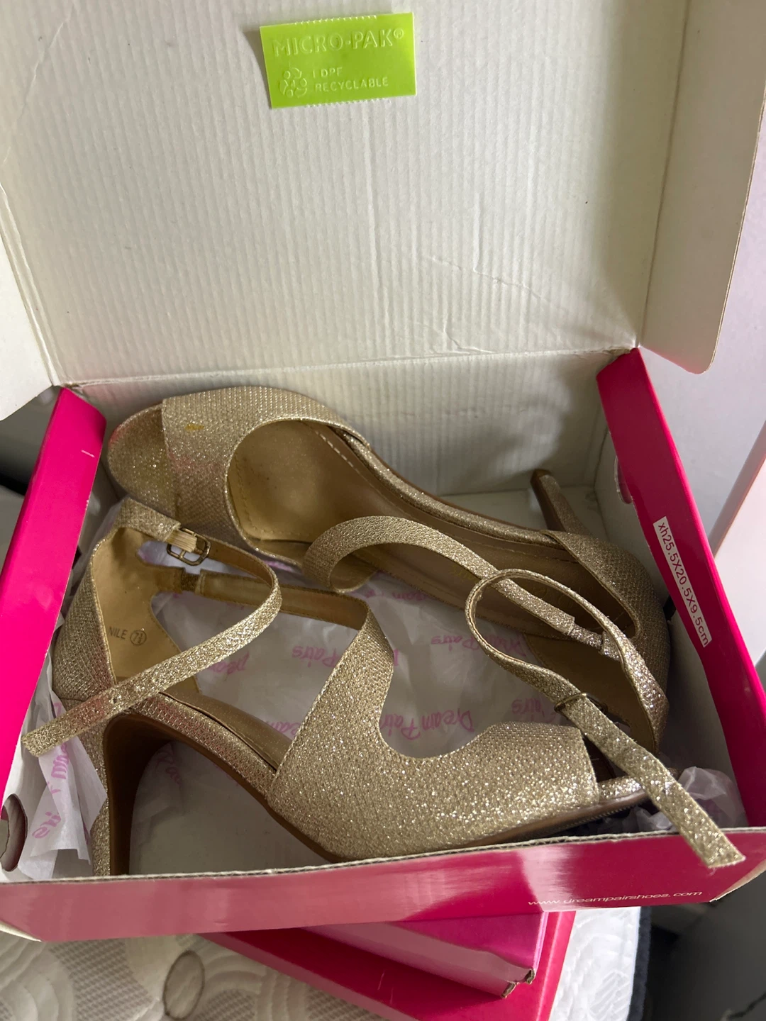 Dream Pairs Gold Glitter Heels Size 7.5 - photo 3