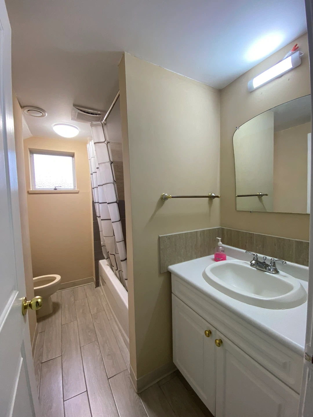 Burnaby / Near SFU – Studio Suite for Rent - photo 3