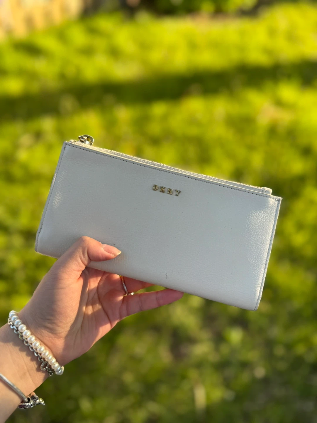 DKNY White Bifold Wallet - photo 4