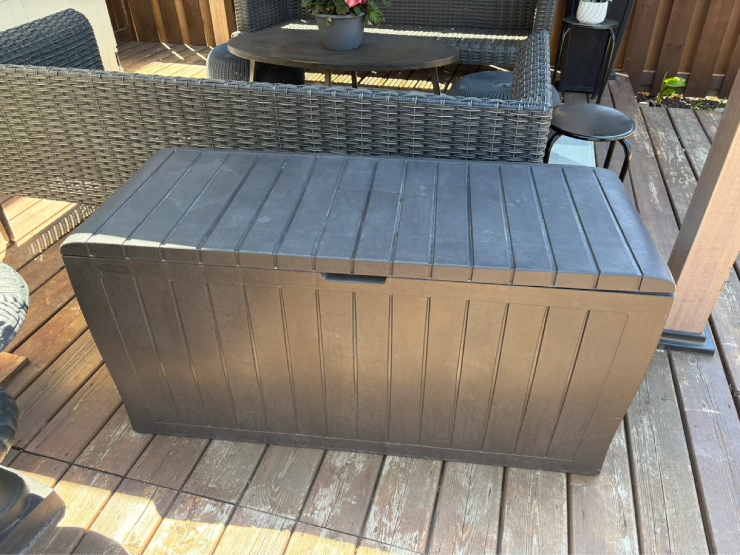 Outdoor storage bin