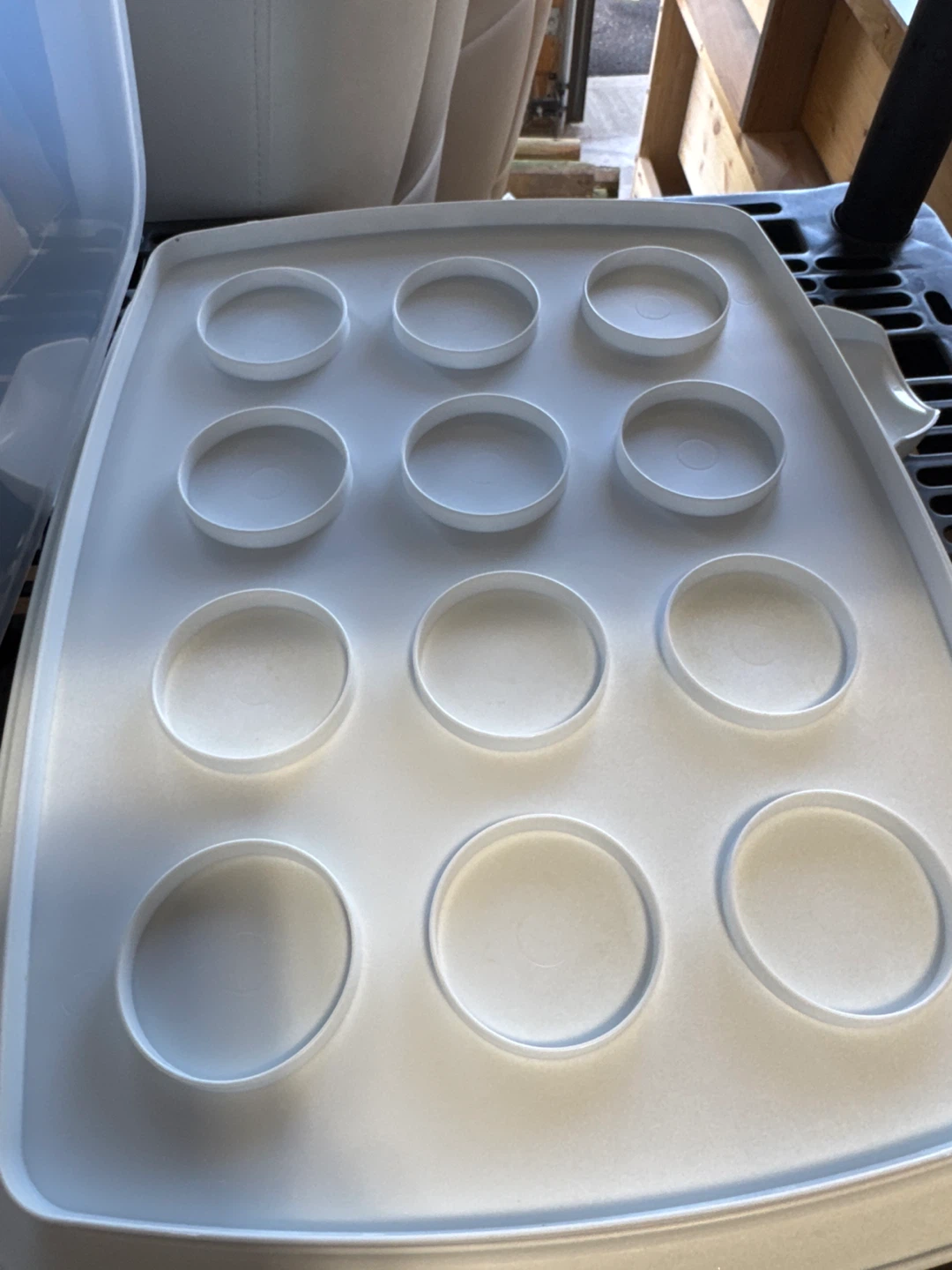 Wilton Cupcake Carrier with Lid - photo 2