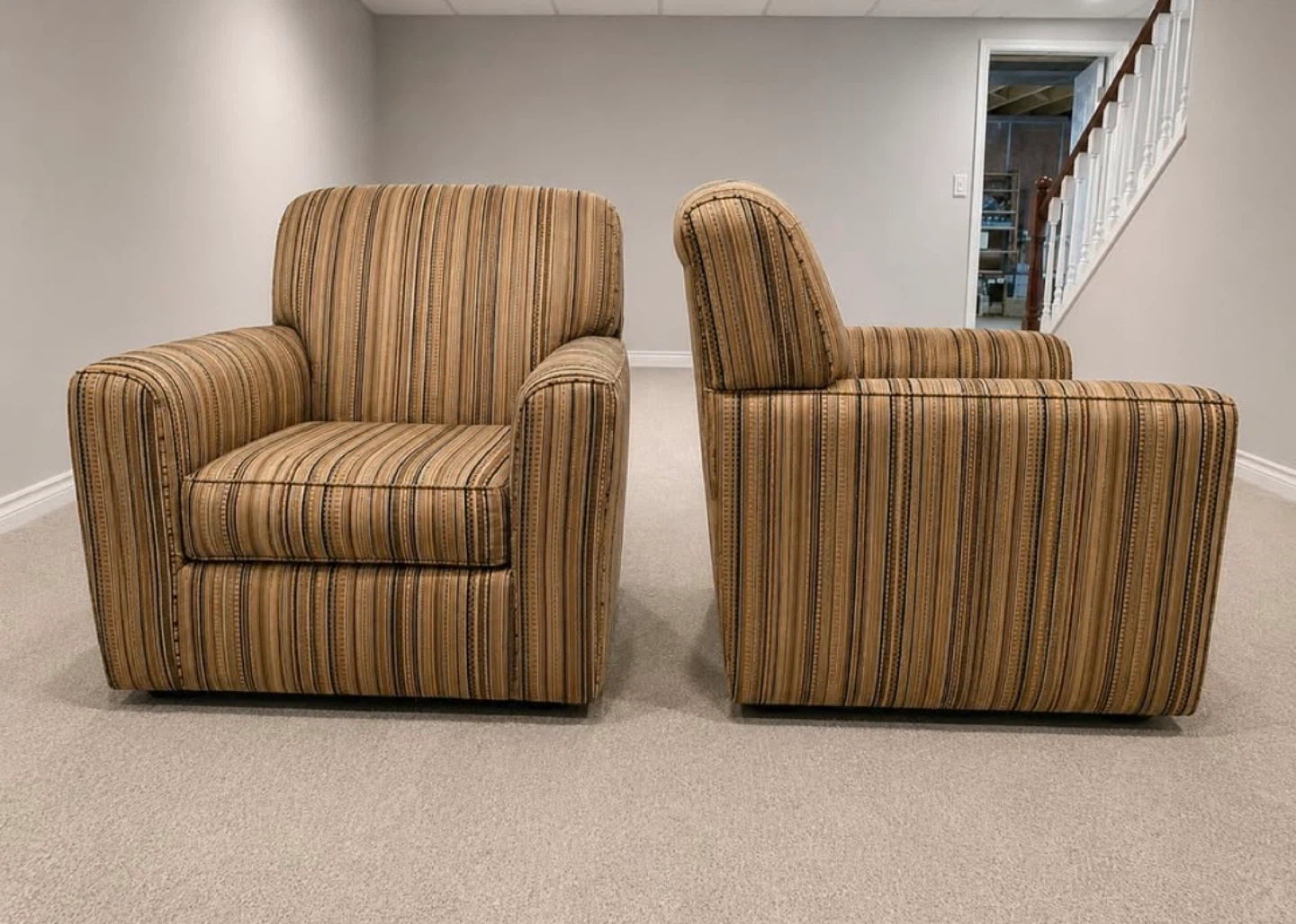 Swivel Accent Chairs (Set of 2) from Ashley Furniture - photo 2