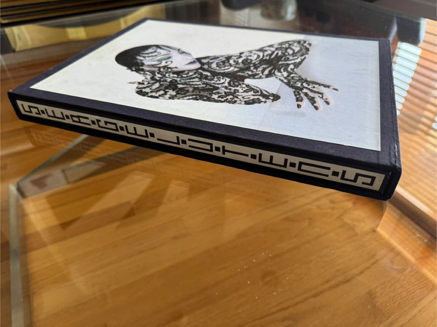SERGE LUTENS Photo Hardcover w/ Dustjacket & Slipcase ASSOULINE. - photo 2