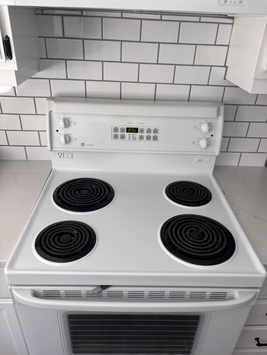 GE 30" Electric Stove - photo 5