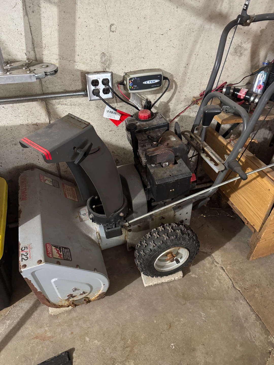 Montgomery Wards Snow Blower 5/22 - photo 2