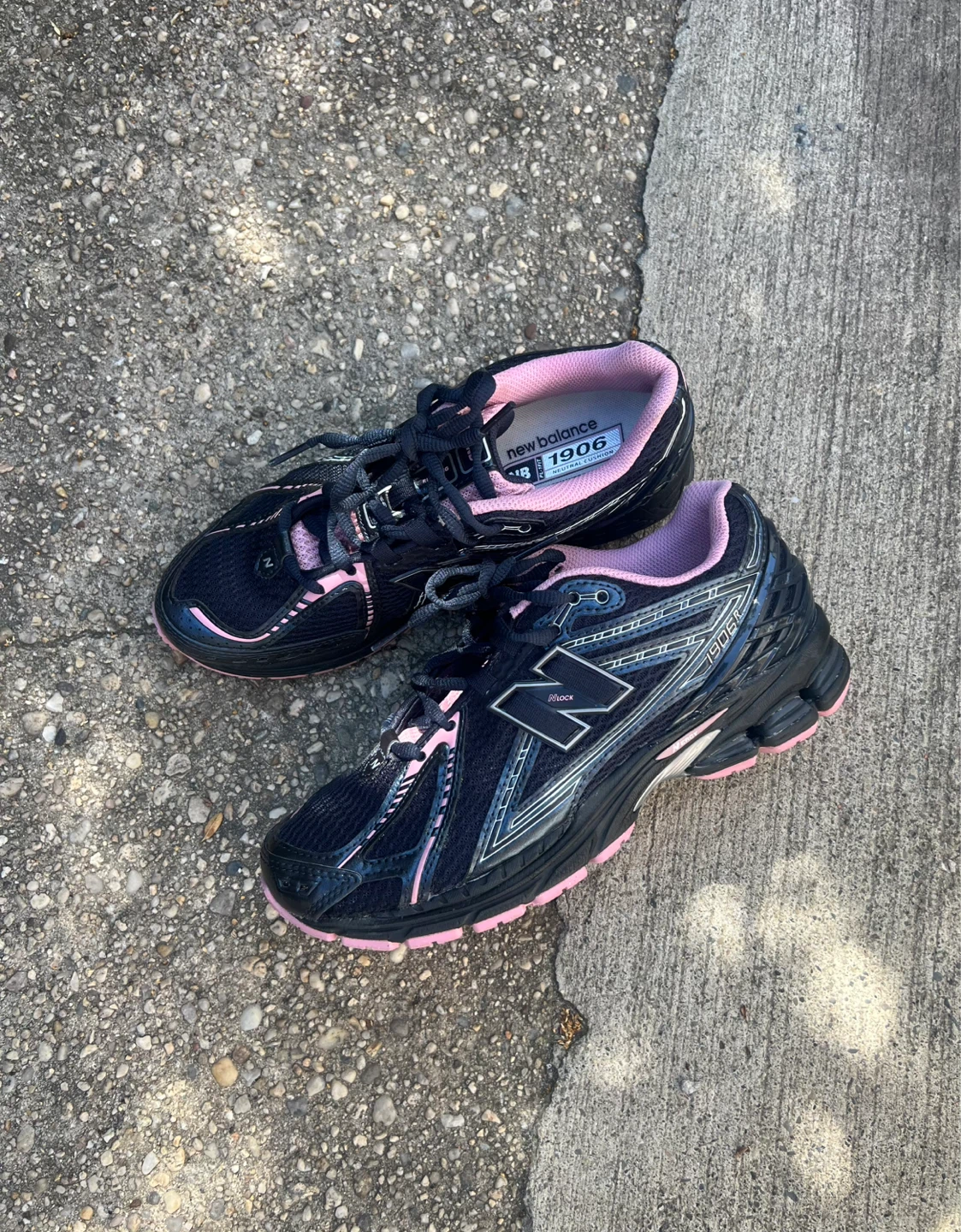 New Balance 1906R Black Pink Sneakers