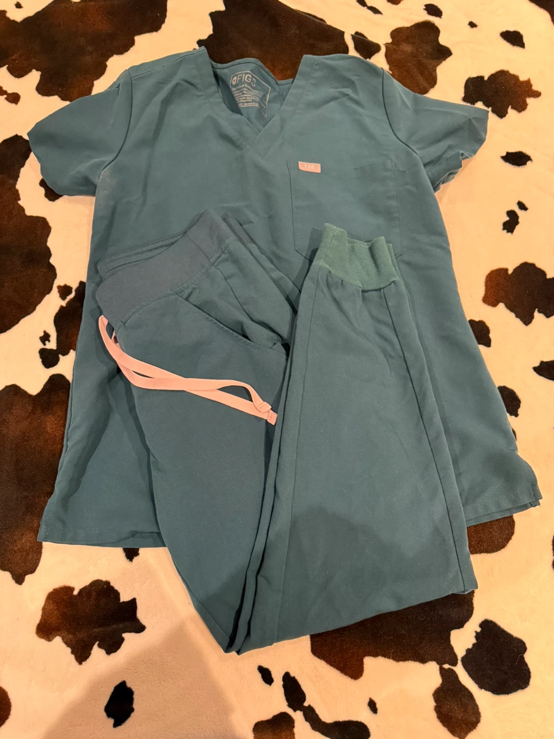 FIGS Scrubs Top and Pants Set - photo 4
