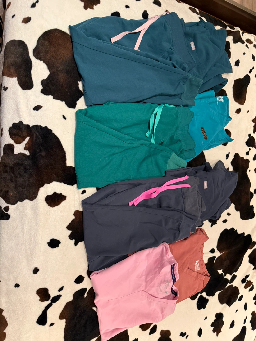 FIGS Scrubs Top and Pants Set