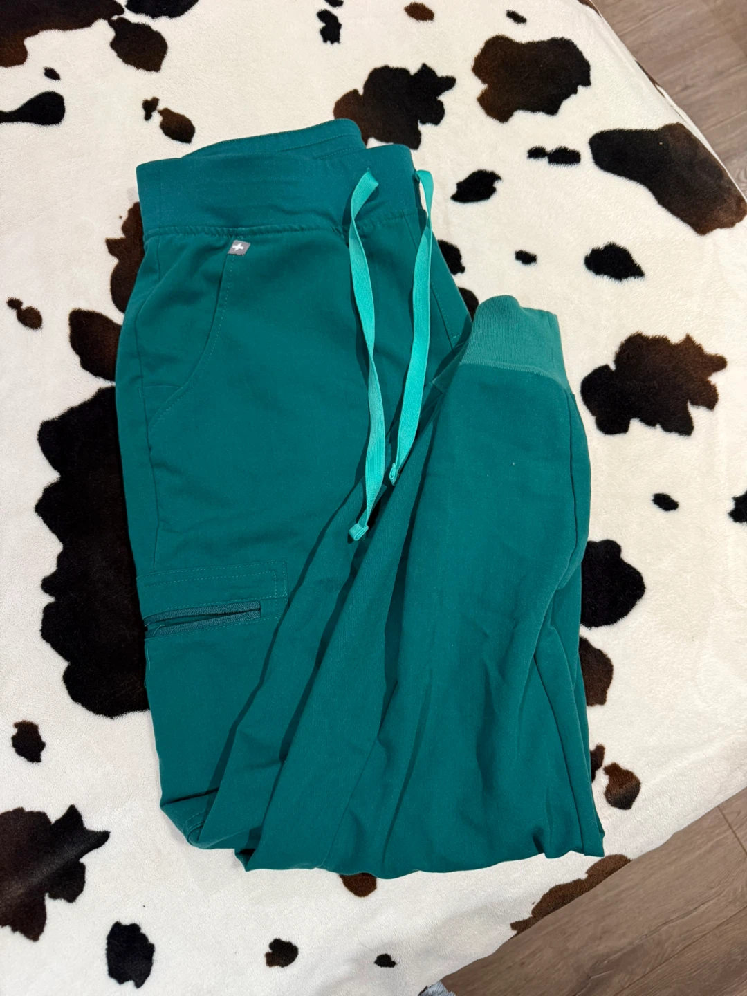FIGS Scrubs Top and Pants Set - photo 3