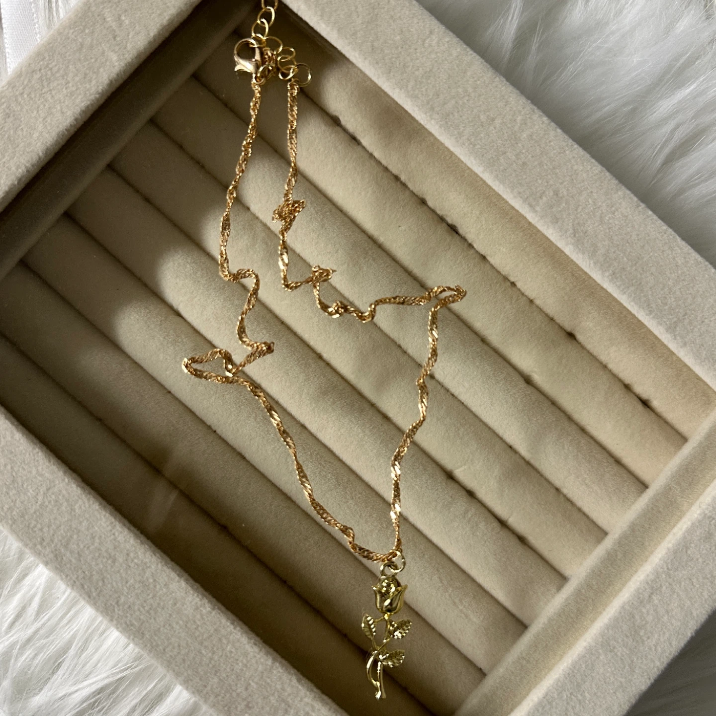 Gold-tone necklace with rose pendant