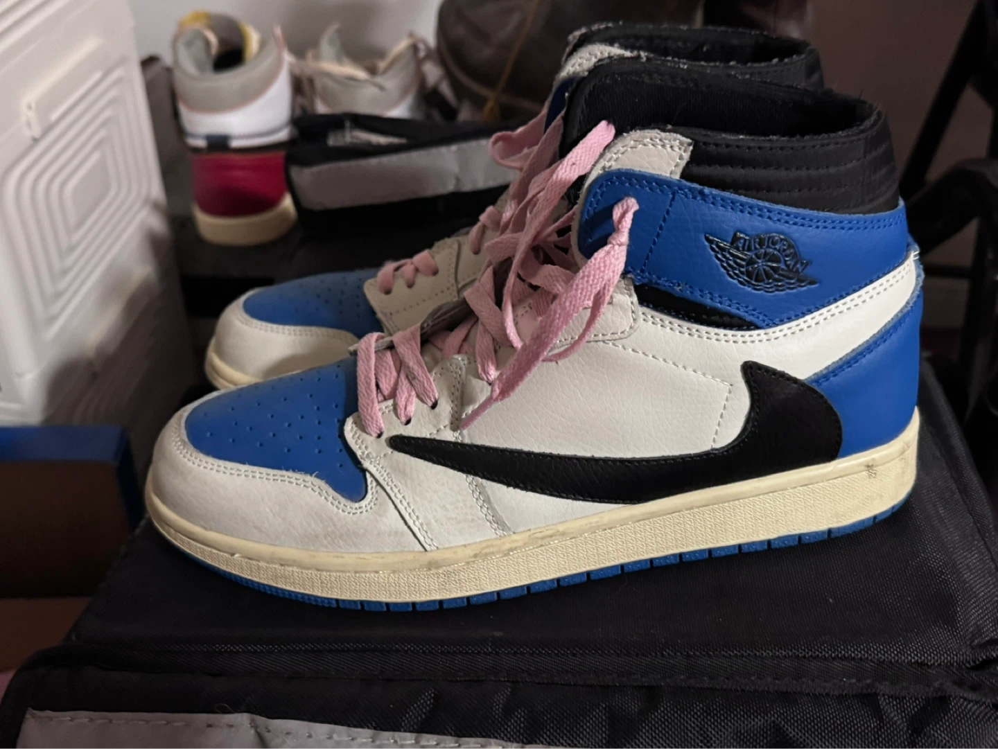 Air Jordan 1 High Travis Scott Sneakers