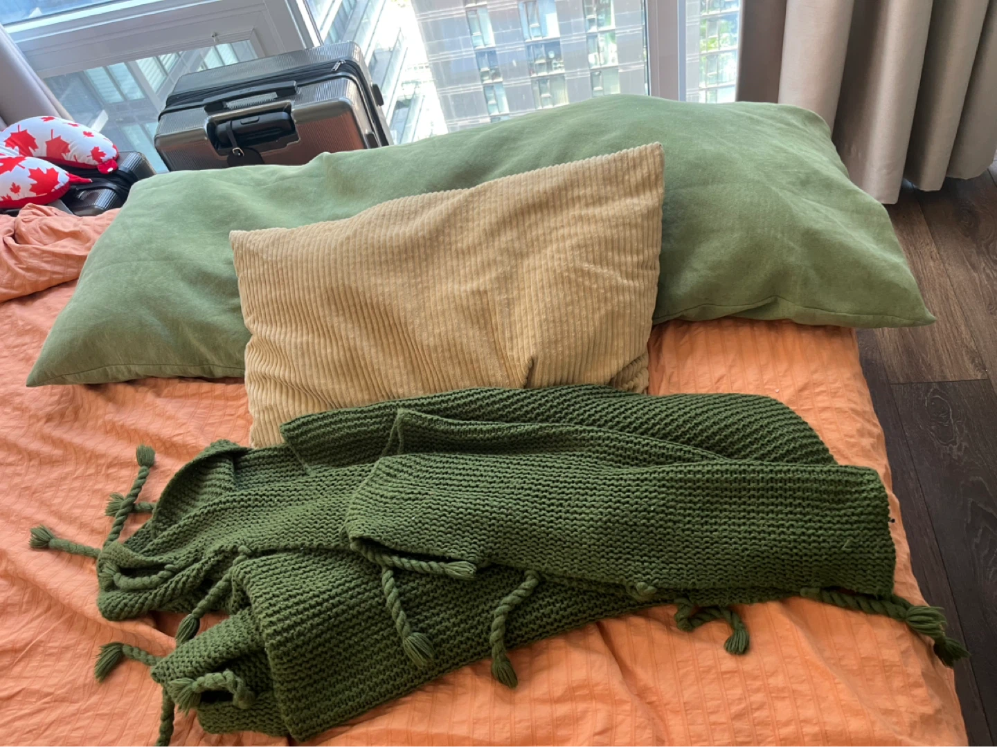 Chunky Knit Throw Blanket, Body Pillow and Cuorderoy Pillow