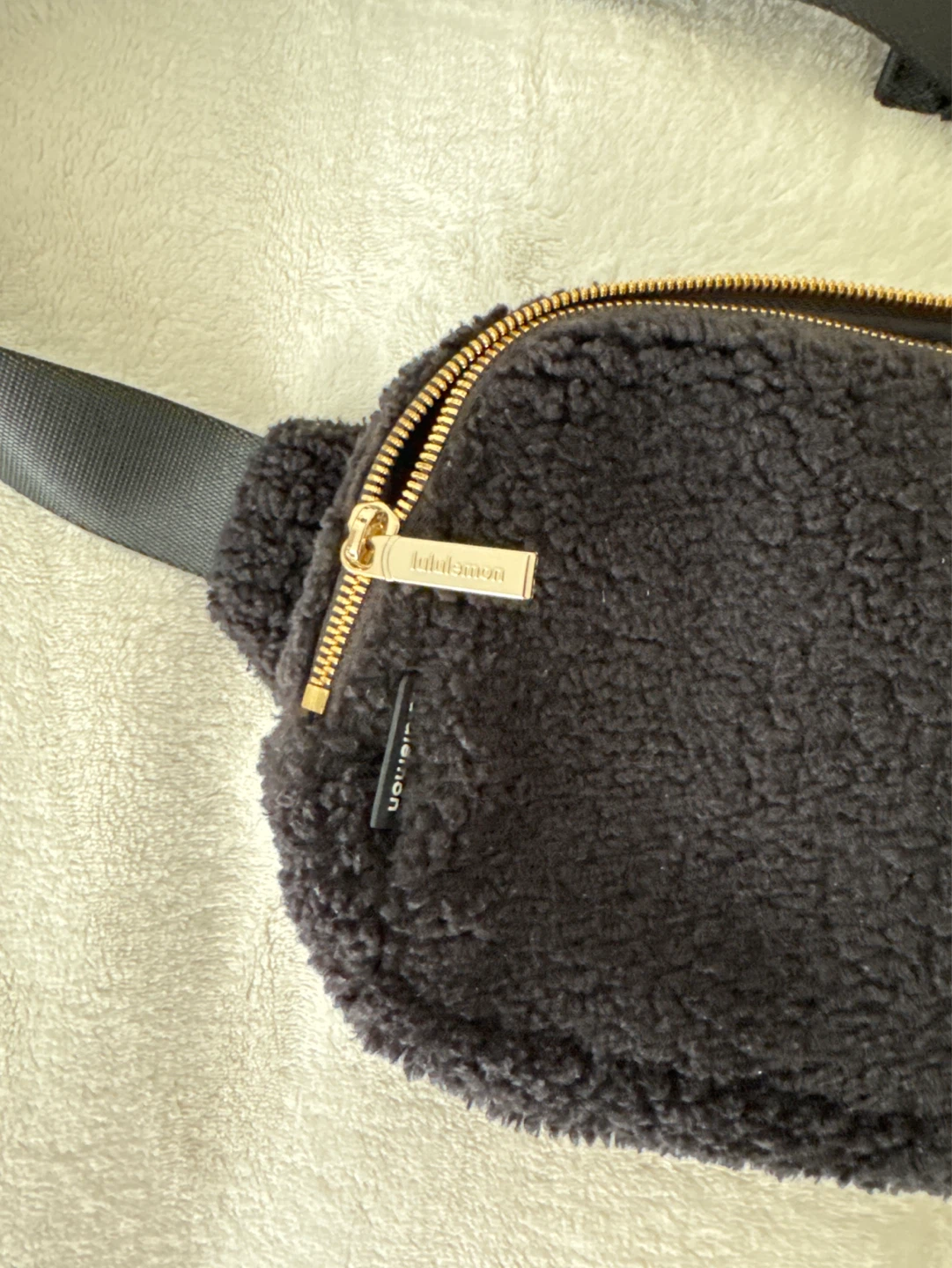Lululemon Everywhere Fleece Belt Bag - Black Fleece - photo 3