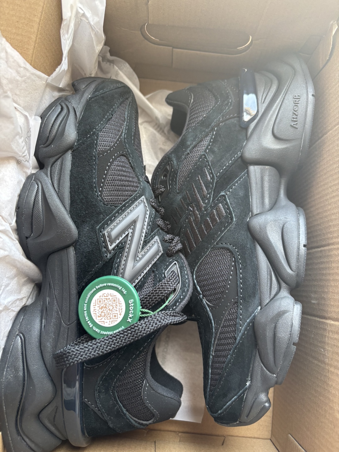 New Balance  9060 triple black