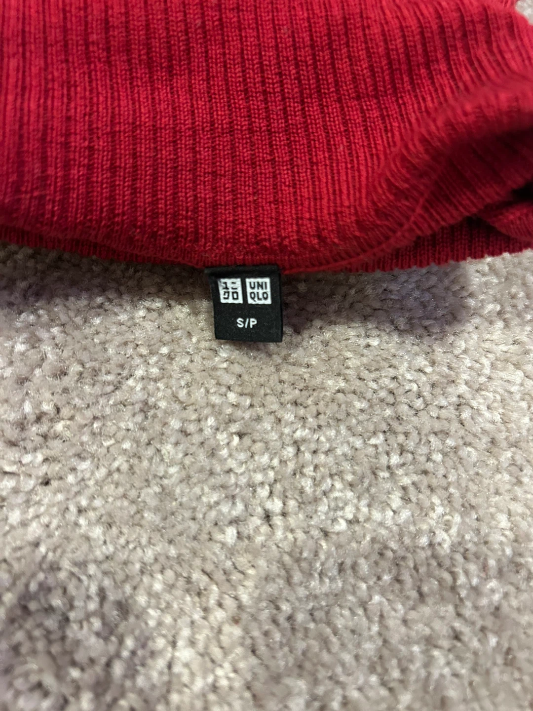 UNIQLO Red Ribbed Turtleneck Sweater - photo 3