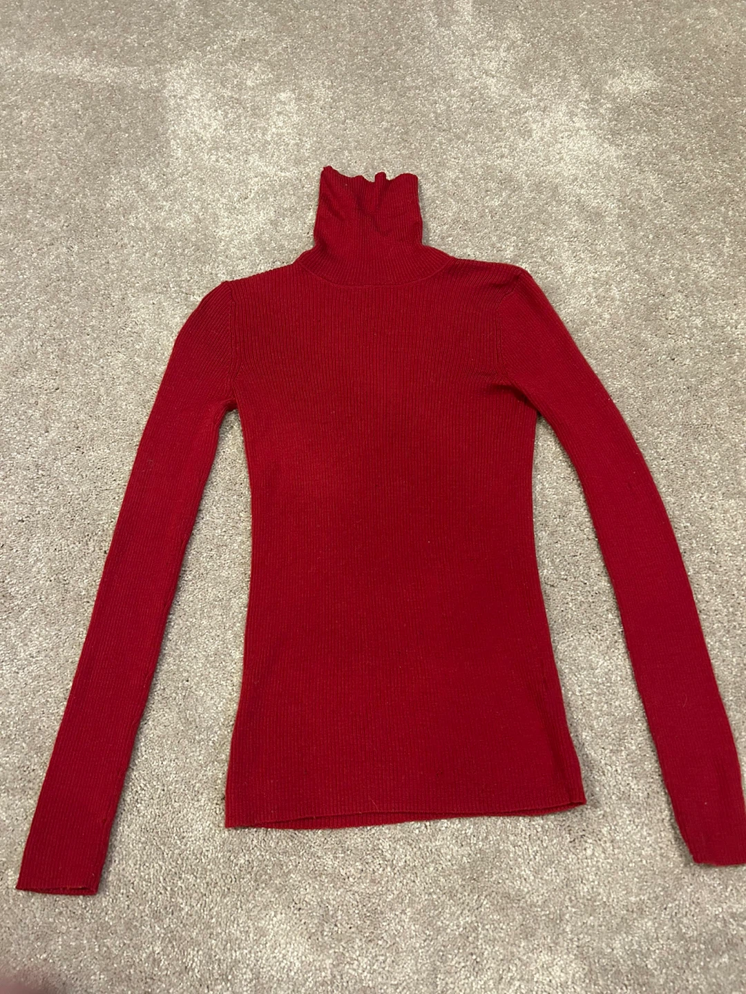 UNIQLO Red Ribbed Turtleneck Sweater - photo 2