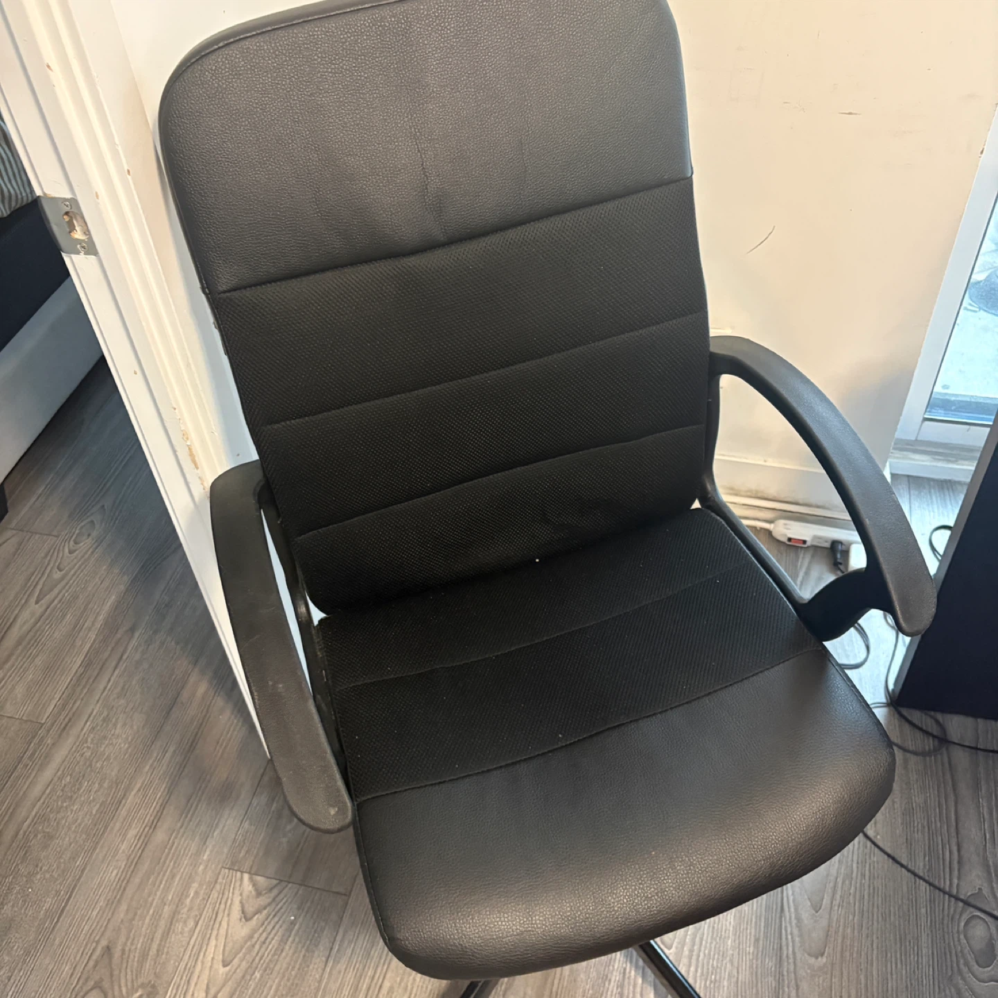 Black Office Chair - photo 2