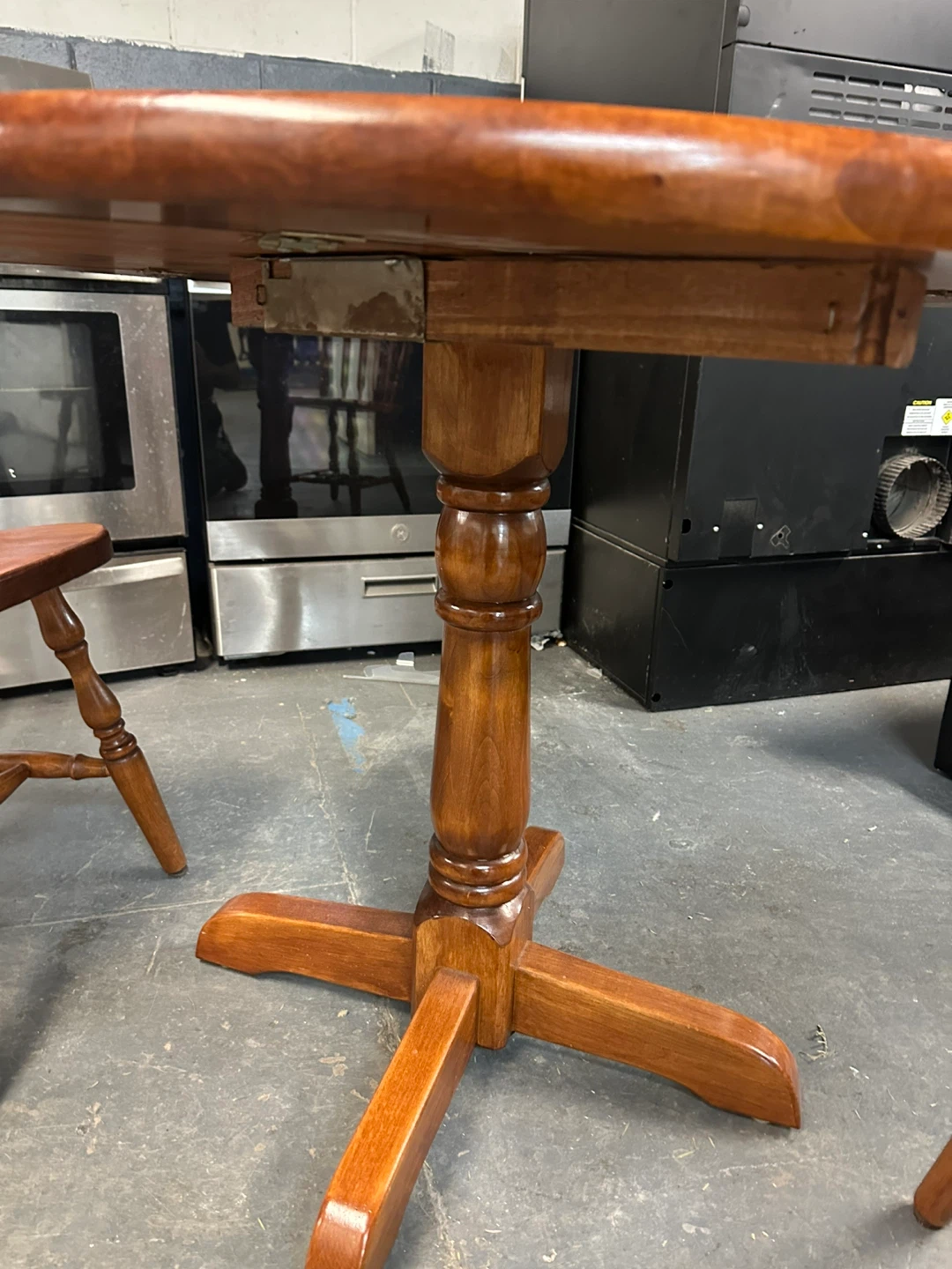 Round Drop Leaf Dining Table with Chairs