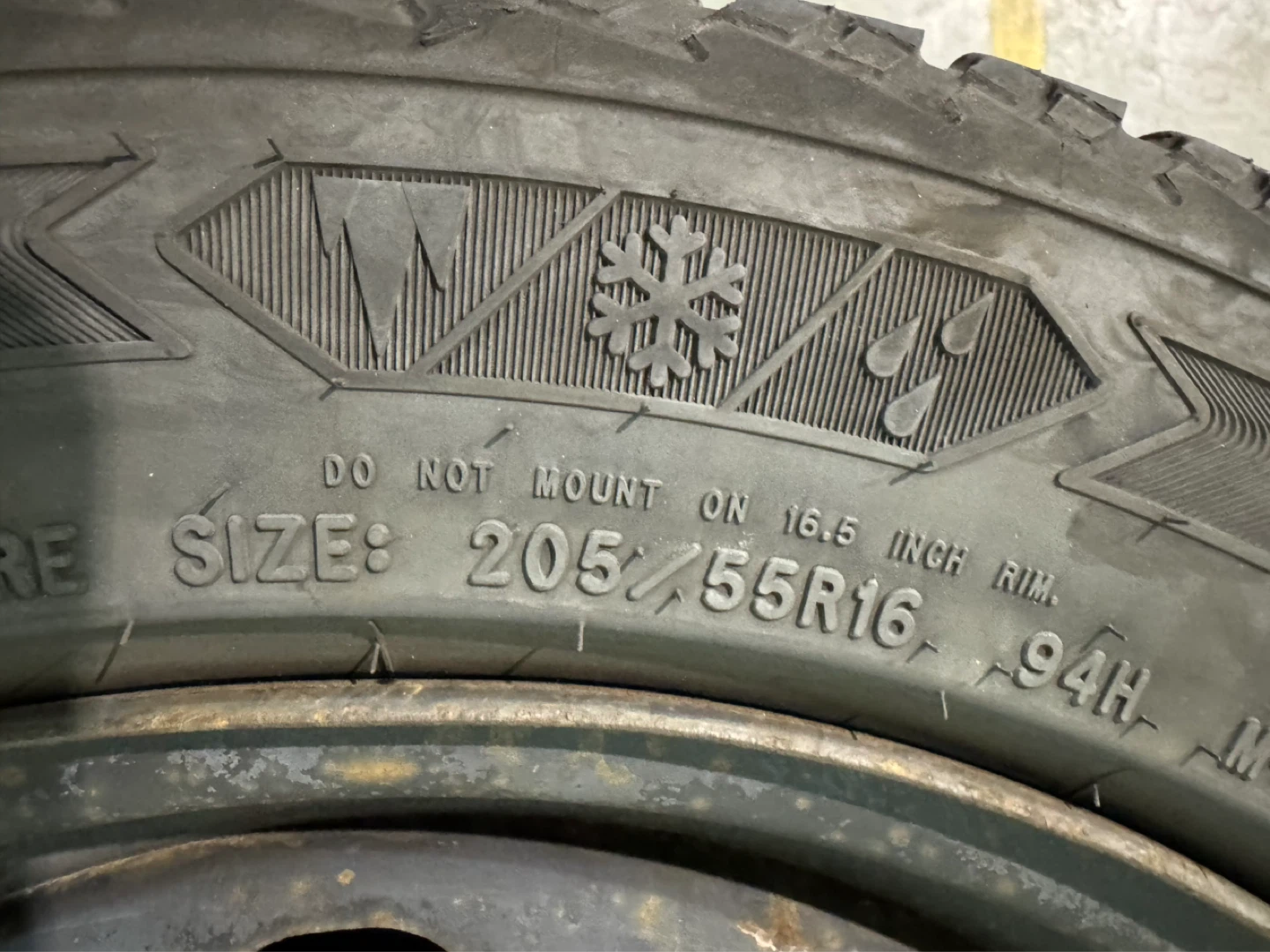Set of 4 Winter Tires on Rims - photo 3
