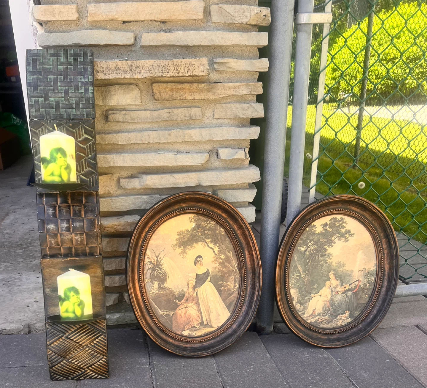Set of 2 Oval Framed Vintage Pictures