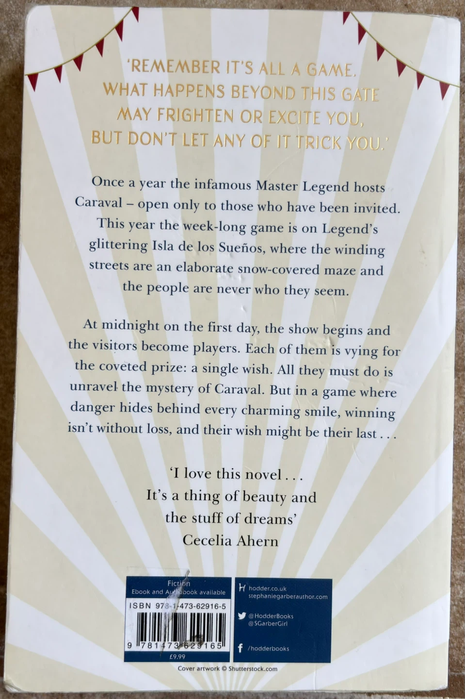 “Caraval” by Stephanie Garber Fiction Novel - photo 2