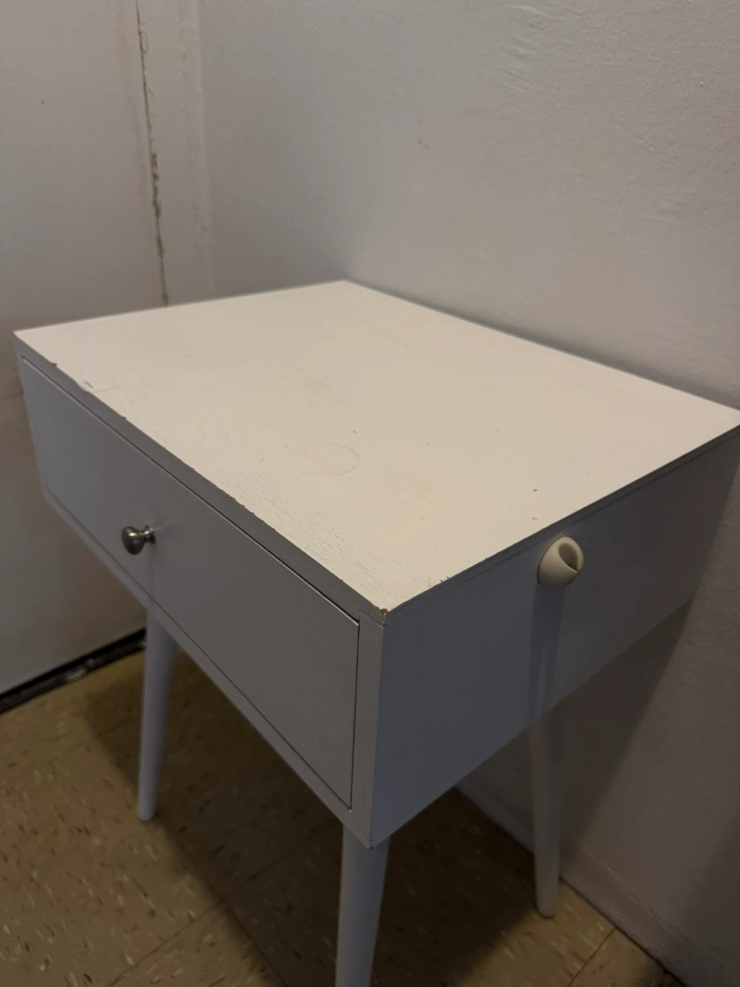White 1-Drawer Nightstand with Tapered Legs - photo 2