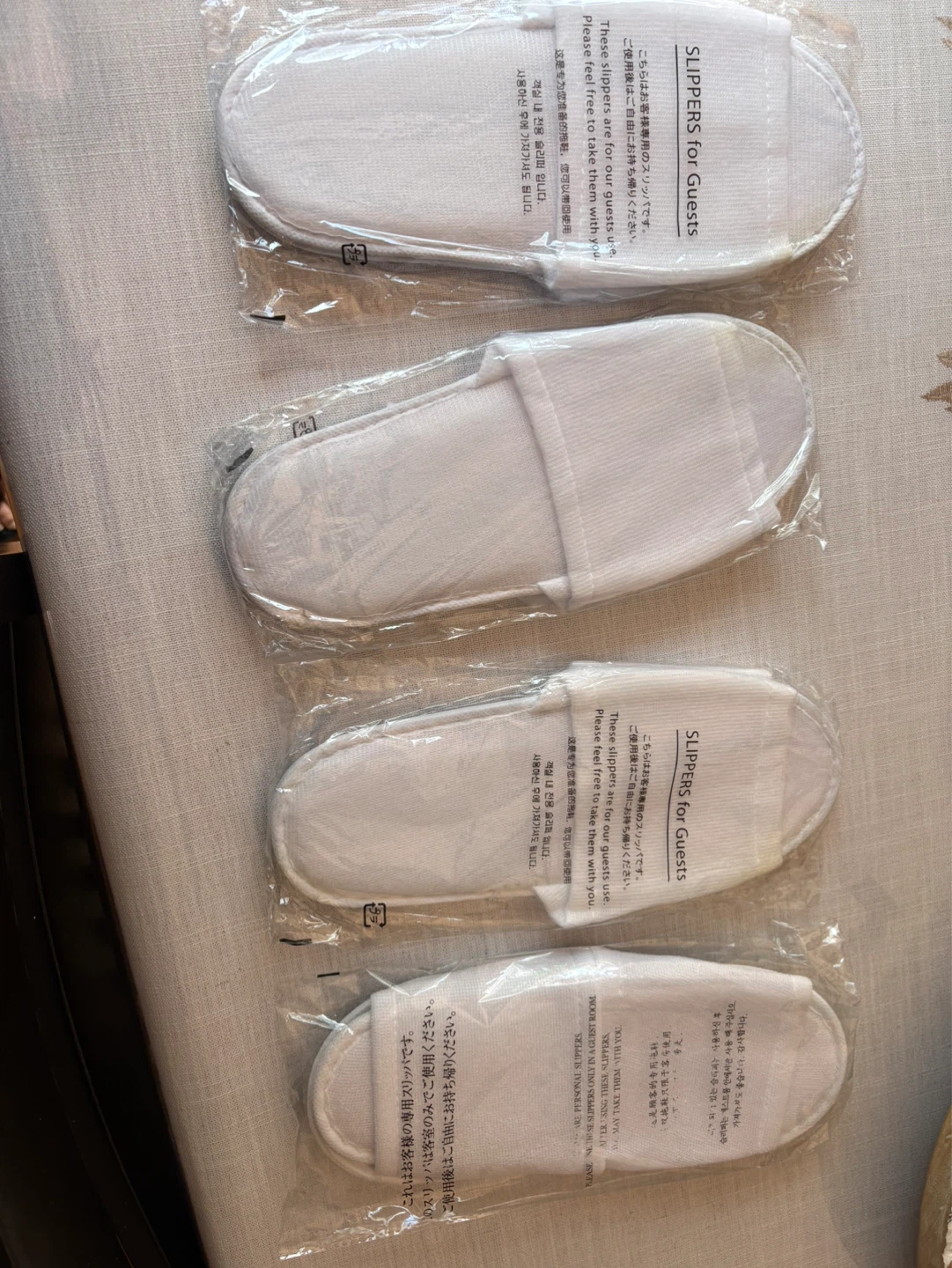 Set of 4 White Slippers for Guests - photo 2