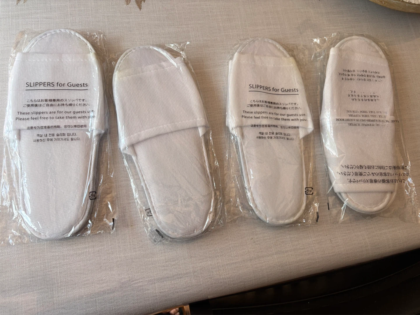 Set of 4 White Slippers for Guests