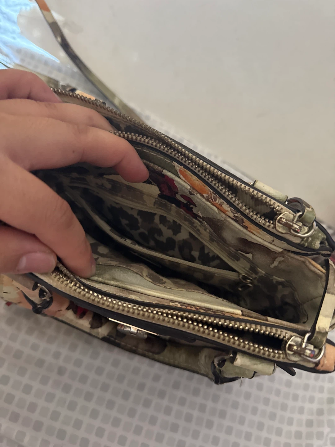 Guess Floral Print Satchel Purse - photo 3