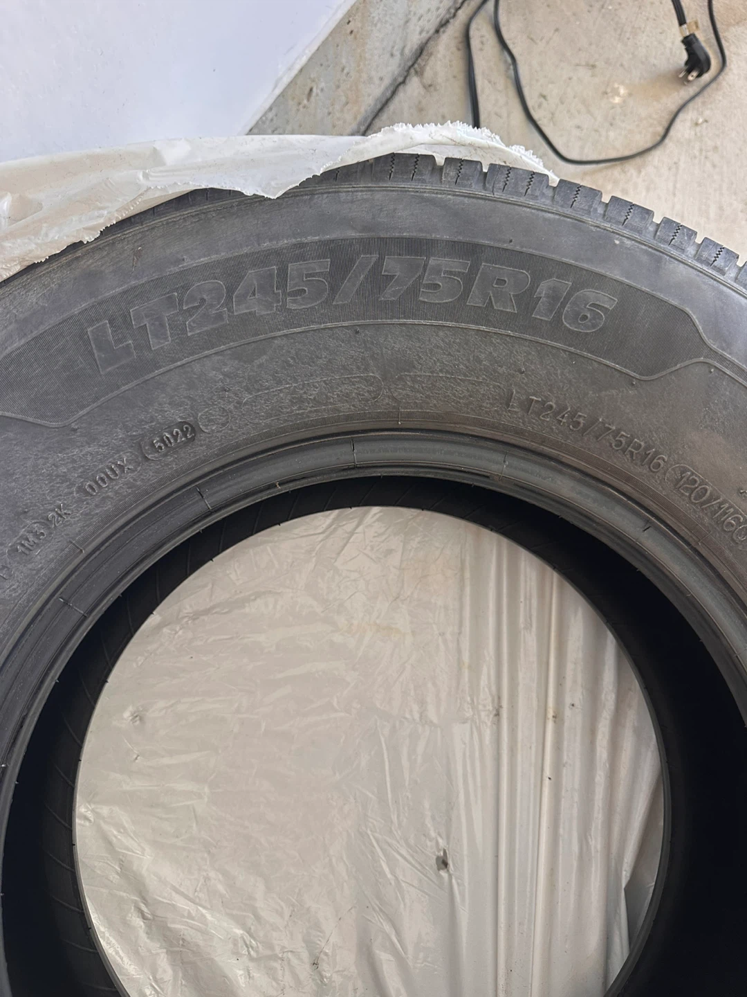 Michelin Agilis LT245/75R16 Tire for Mercedes Sprinter - photo 2