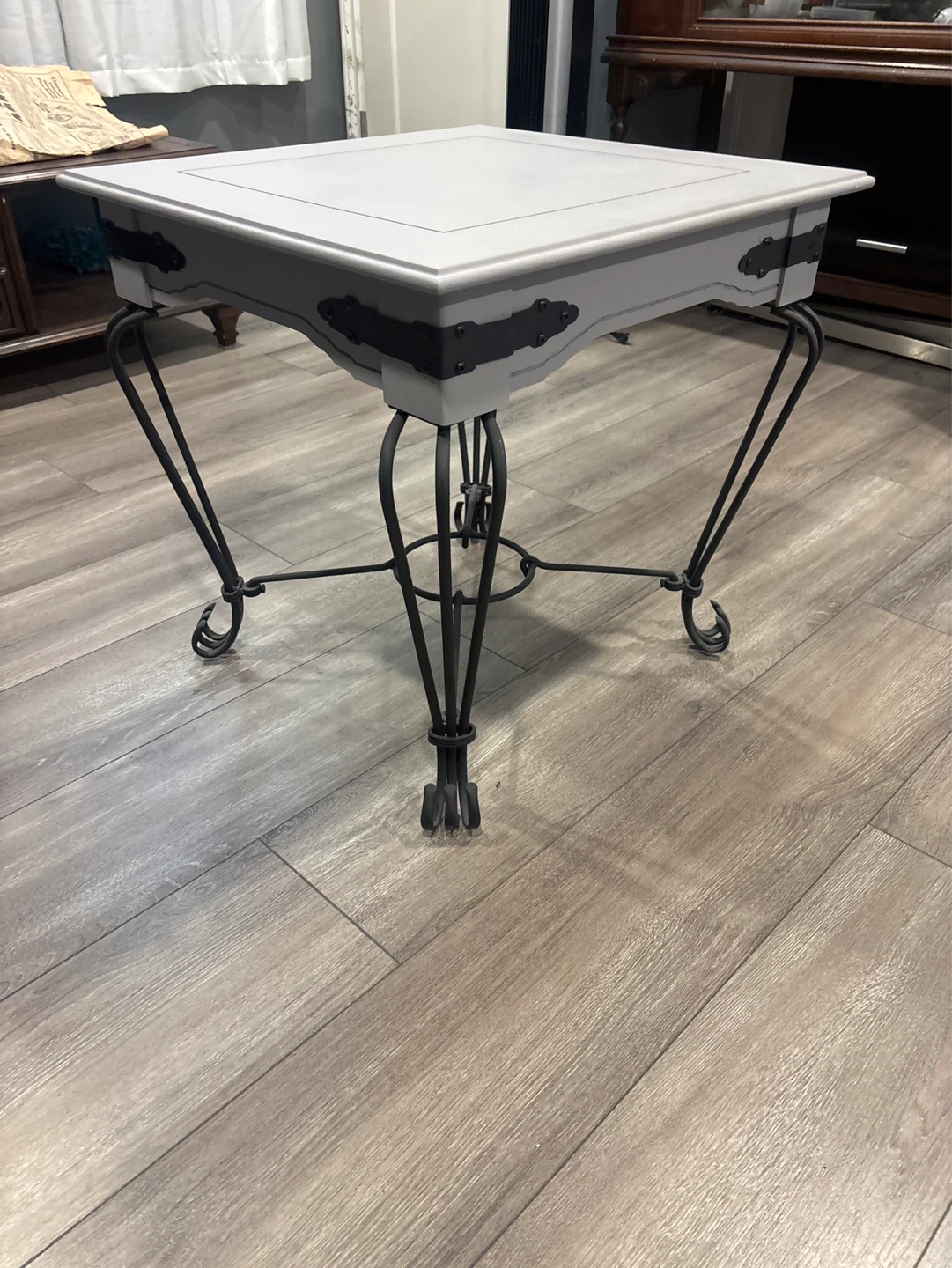 End Table with Decorative Metal Legs - photo 2