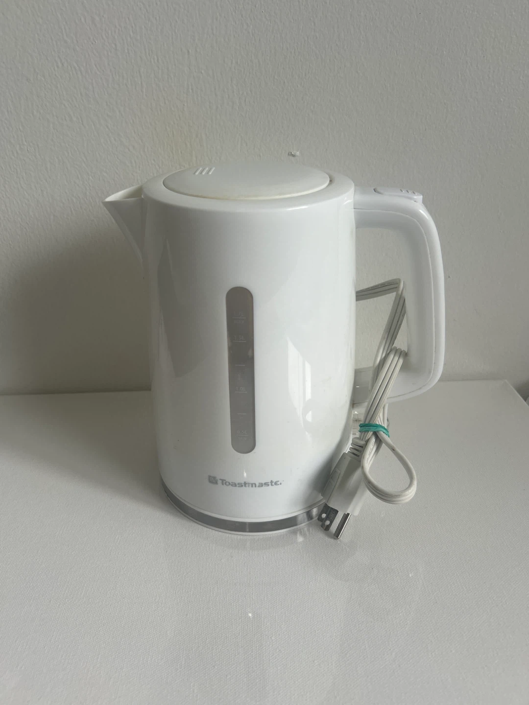 Toastmaster White Electric Kettle