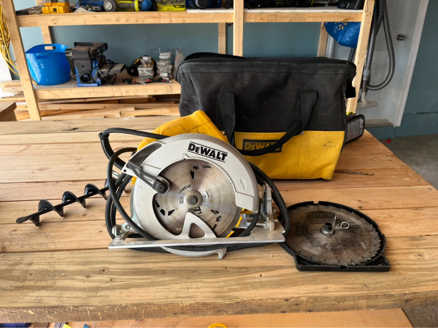 DEWALT DWE575 7-1/4" Circular Saw