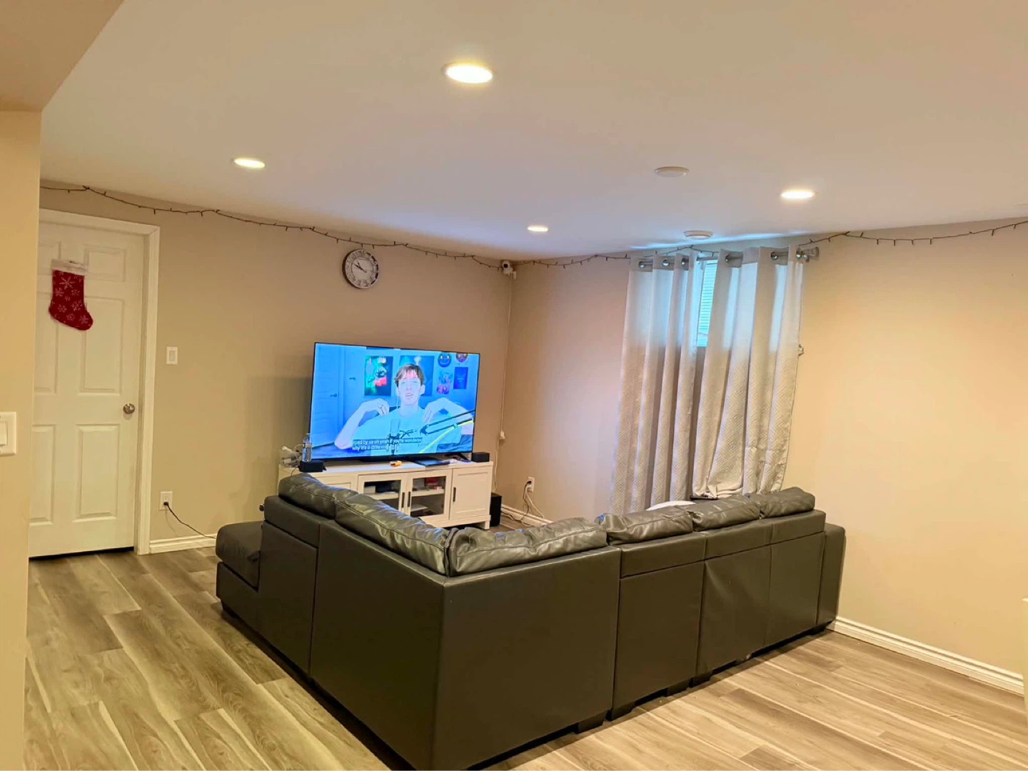 2 Bedroom Basement Suite for Lease Turnover - Kiniski Garden - photo 2