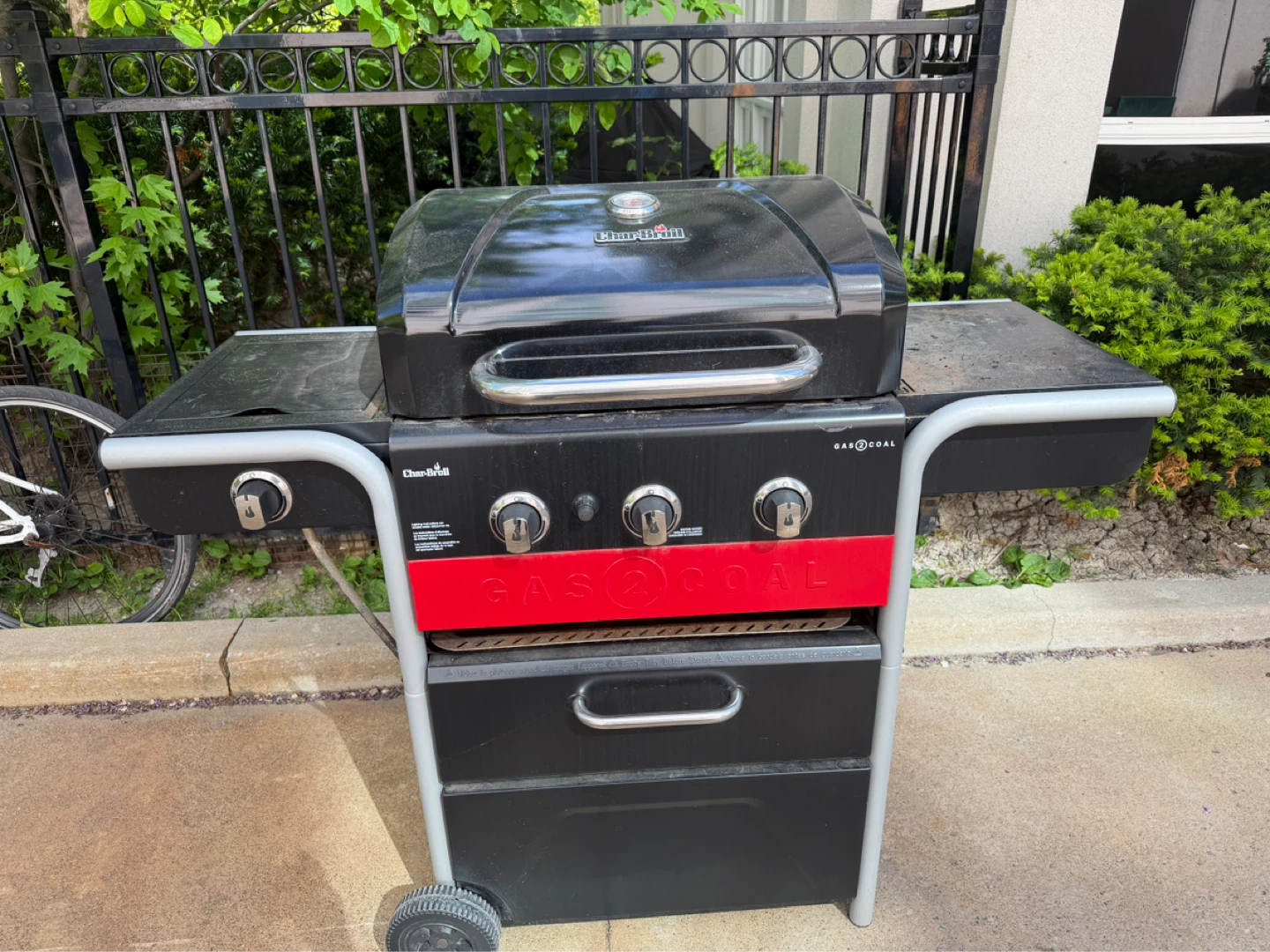 Char-Broil Gas2Coal Grill