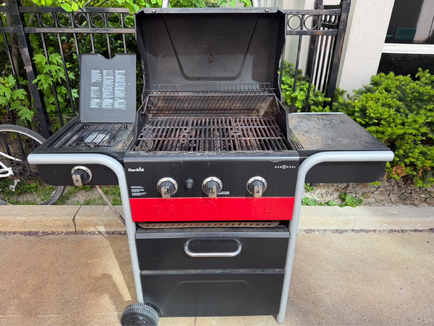 Char-Broil Gas2Coal Grill - photo 2