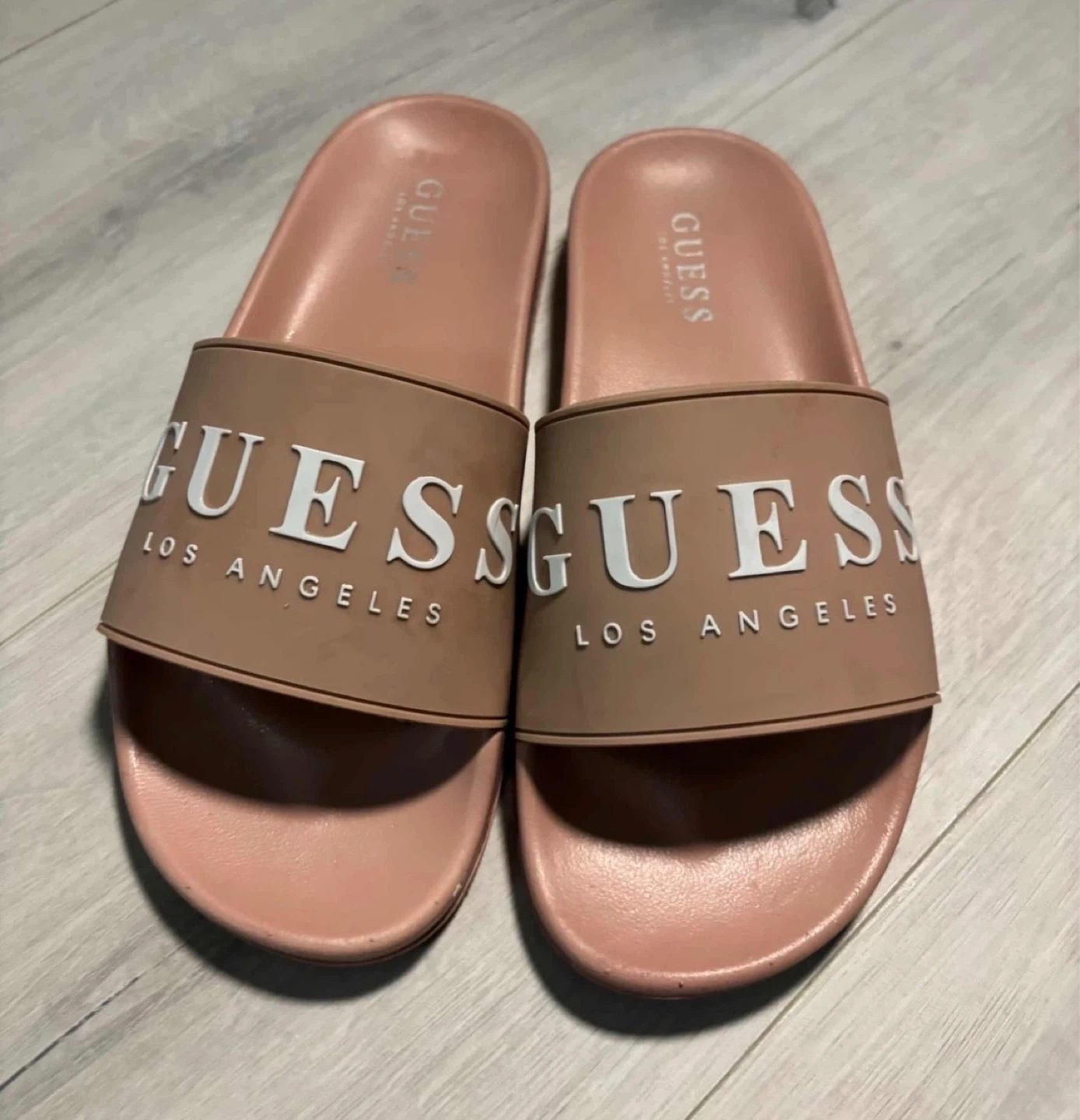 GUESS Pink Slides women’s Summer Sandals ☀️👡 Size 7 - photo 2
