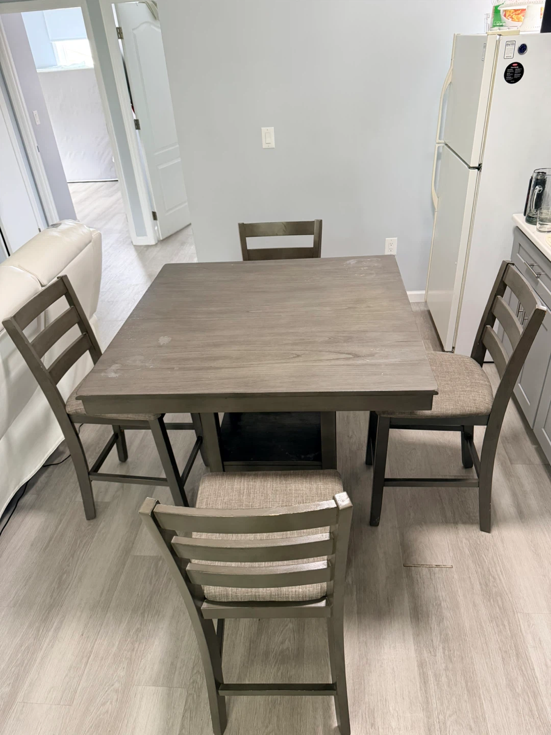 Raymour & Flanigan  Dining Table Set