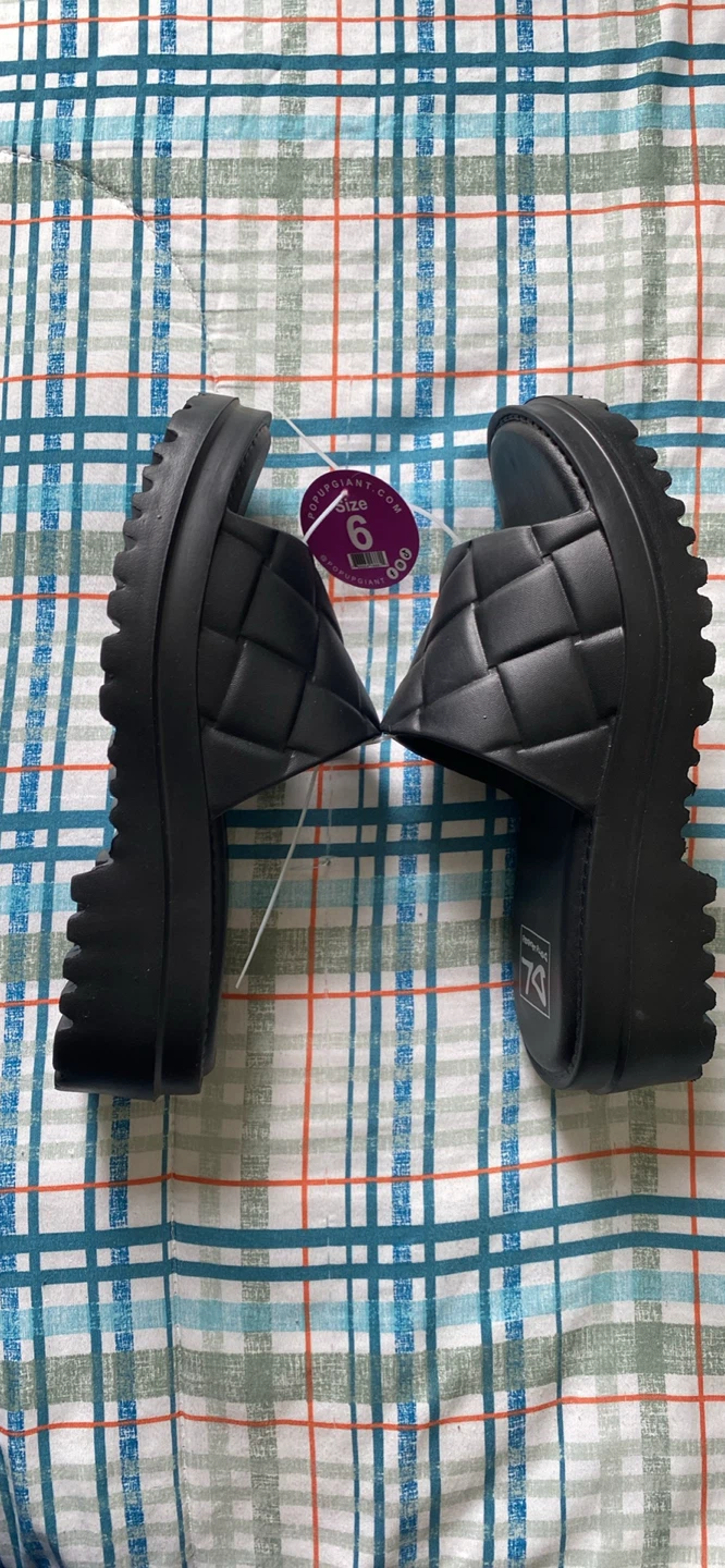 DL Black Quilted Platform Slides - photo 4
