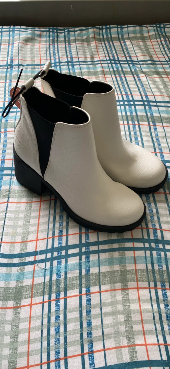 DL White Chelsea Boots