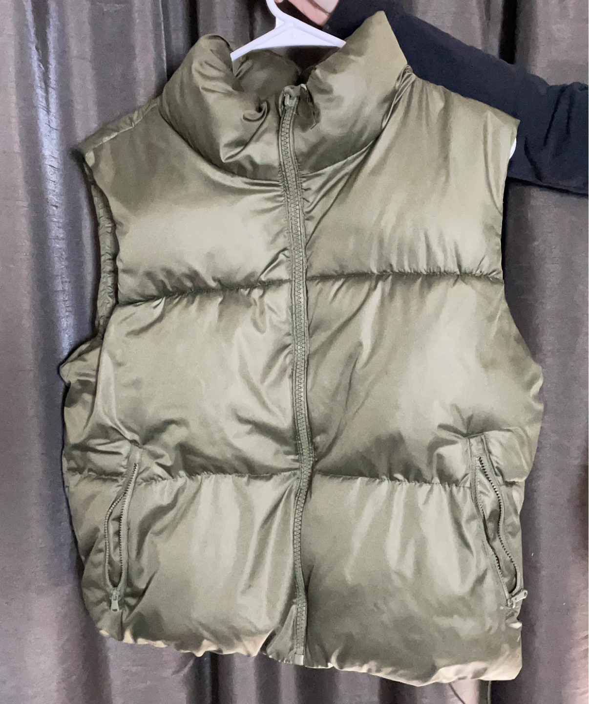 Old Navy Olive Green Spring Puffer Vest S/M Excellent Condition