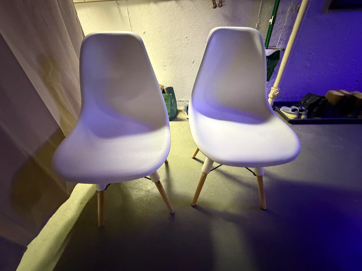 Eames replica Set of 4 White Dining Chairs with Wooden Legs - photo 4