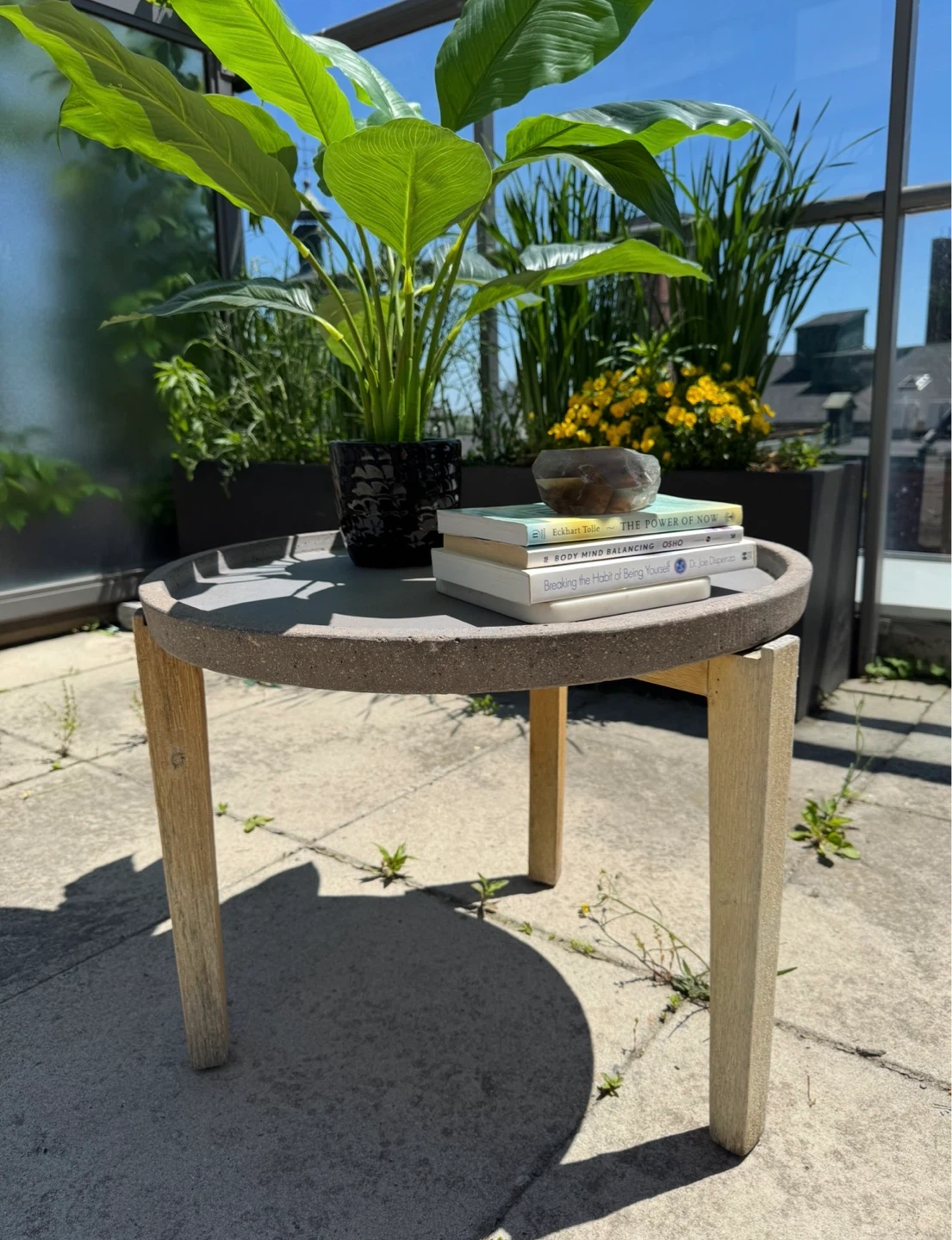 $25 Today only! Patio concrete round garden side table - photo 2